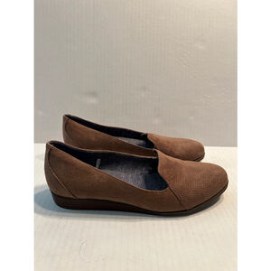 Dr. Scholls Wedge Loafer Size: 9
Daily brown wedge loafer memory foam